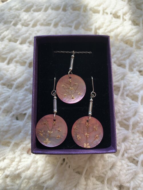 Conjunto collar y pendientes concha rosa