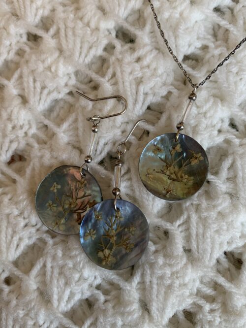 Conjunto collar y pendientes concha azul