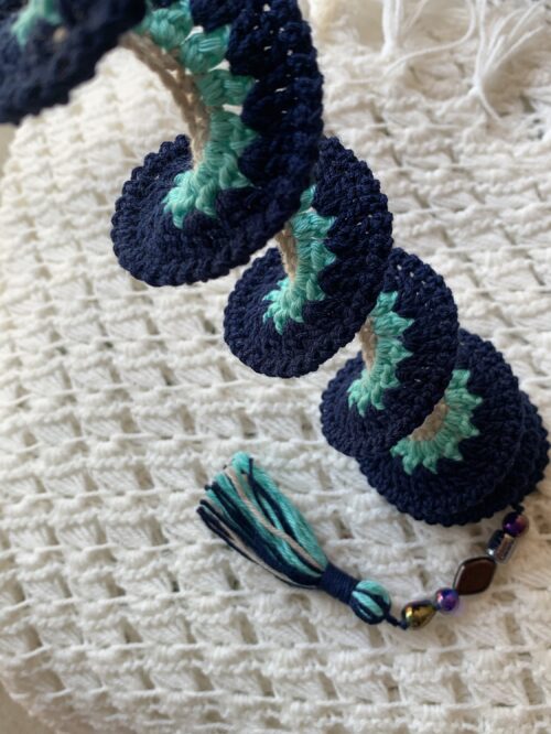 Molinillo de viento de ganchillo color azul