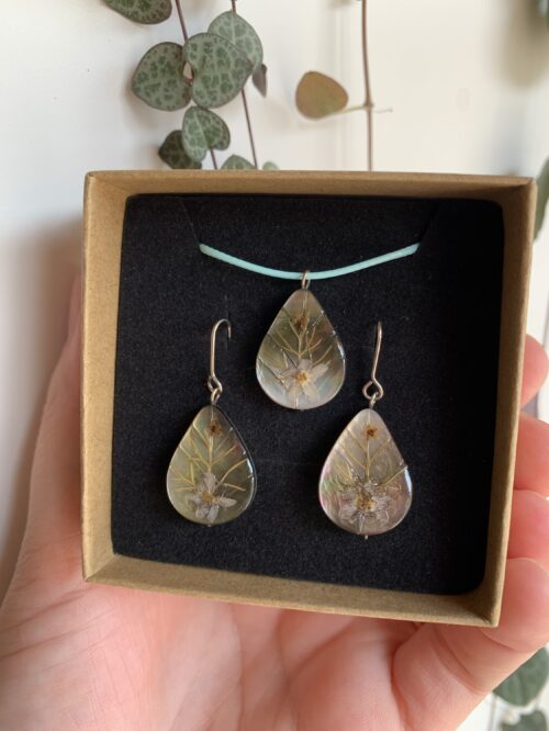 Conjunto pandantivo y pendientes lagrima de abalon