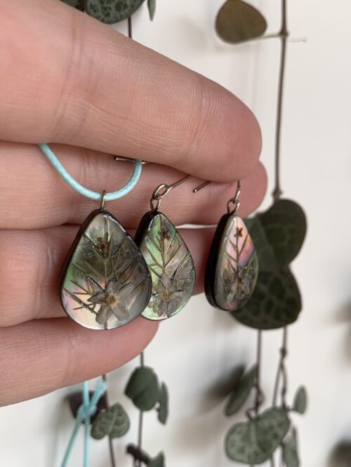 Conjunto pandantivo y pendientes lagrima de abalon