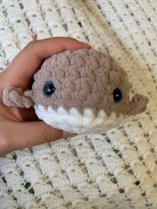 Ballena amigurumi color crema 10 cm