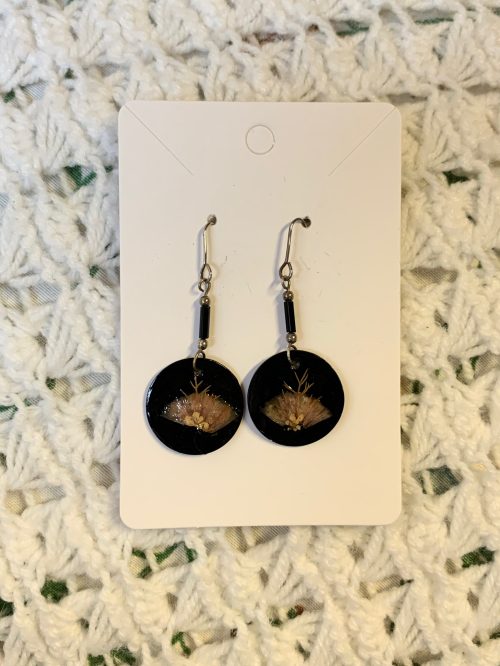 Pendientes Artesanales de plata y concha negra con flores naturales