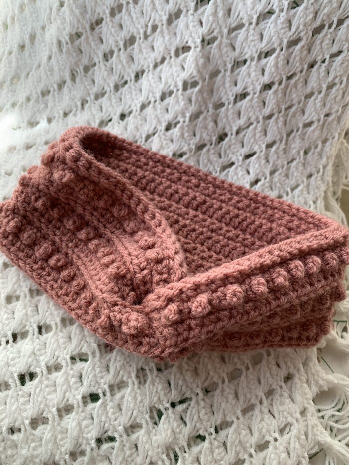 Diadema texturizada de ganchillo estilo turbante – color coral