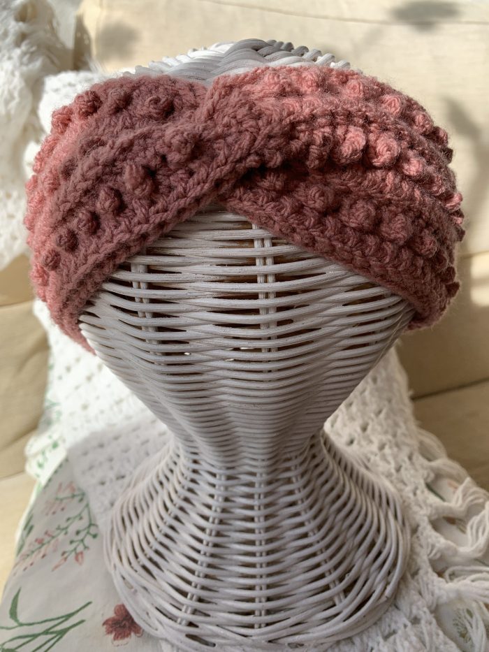 Diadema texturizada de ganchillo estilo turbante – color coral