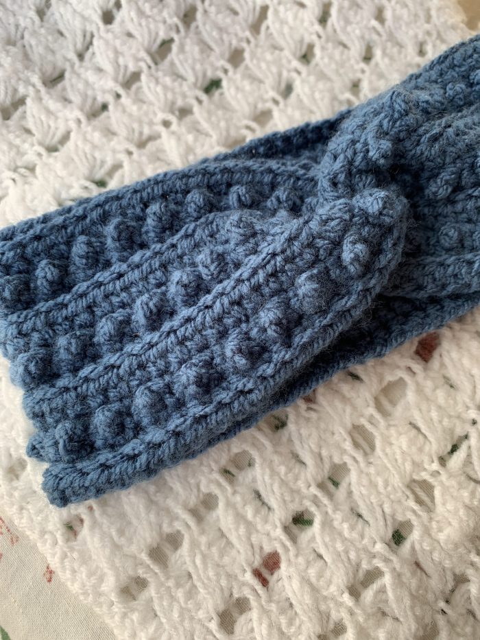 Diadema calienta orejas estilo turbante a crochet – azul