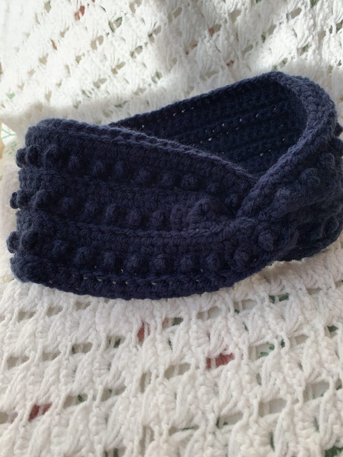 Diadema calienta orejas estilo turbante a crochet – azul oscuro nocturno