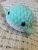 Ballena Amigurumi verde claro 12 cm – Juguete de bolsillo hecho a mano