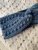 Diadema calienta orejas estilo turbante a crochet – azul